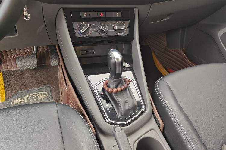 Used Jetta VS5 2020 280TSI Automatic "Thirty and Standing Tall" Edition Gear Lever