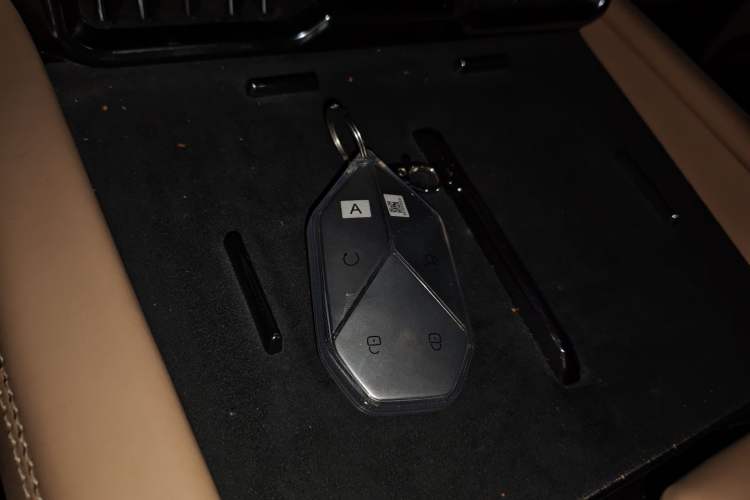 Used Formula Leopard 8 2025 Smart & Brave Flagship Edition 7 Seats Vehicle Key