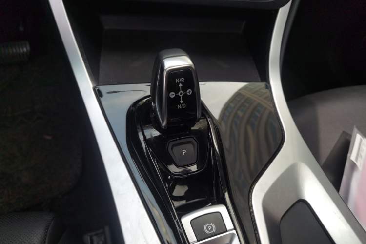 Used Lynk & Co 01 2019 2.0T Two-Wheel-Drive Pro Version China VI Standard Gear Lever