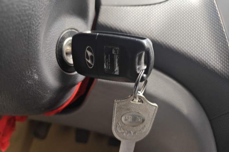 Used Hyundai Verna (older generation) 2014 1.4L Manual Smart GLS Trim Vehicle Key