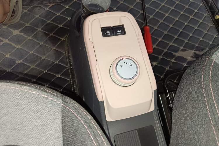 Used Chery New Energy QQ Ice Cream 2022 170km Sundae Phosphate Lithium-Ion