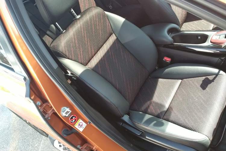 Used Honda XR-V 2015 1.8L EXi CVT Comfort Version Right Front Seat