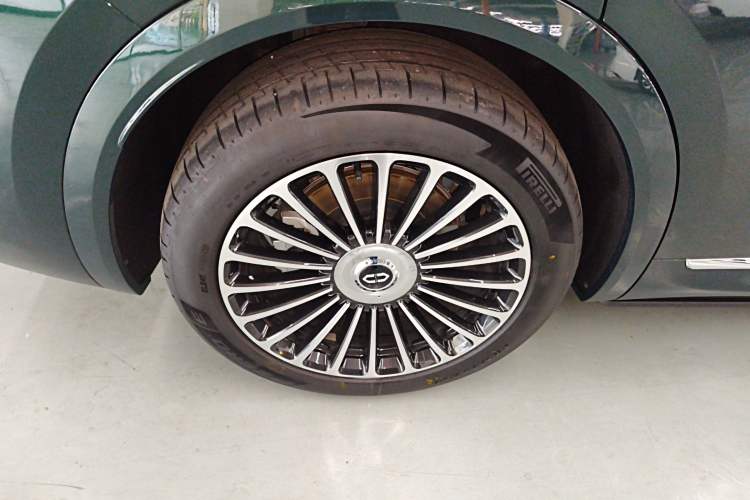 Used Hima AITO M8 2025 Extended-Range Ultra Version 53.4 kWh 6-Seater Edition
