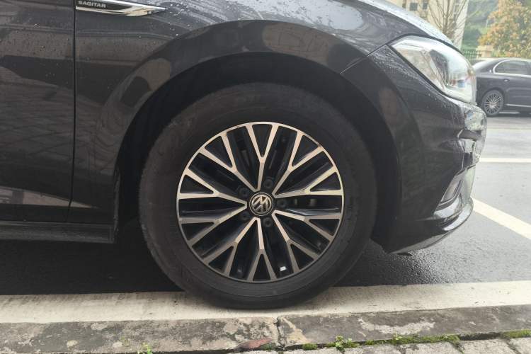 Used Volkswagen Sagitar 2020 280TSI DSG Comfort Version China VI Standard Right Front Wheel Hub