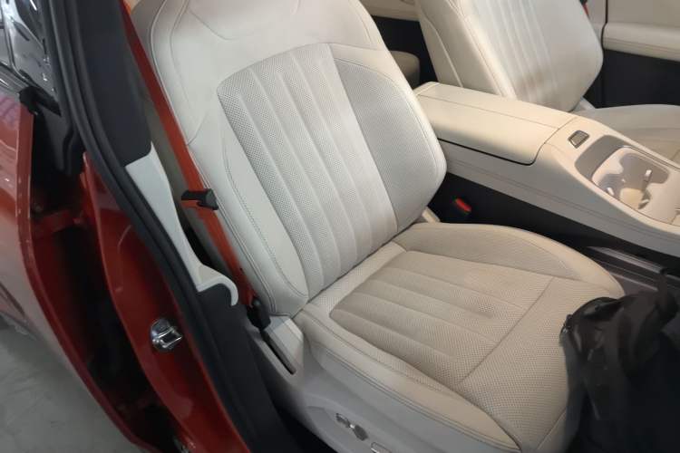 Used ONVO L60 2024 60 kWh Rear-Drive Version