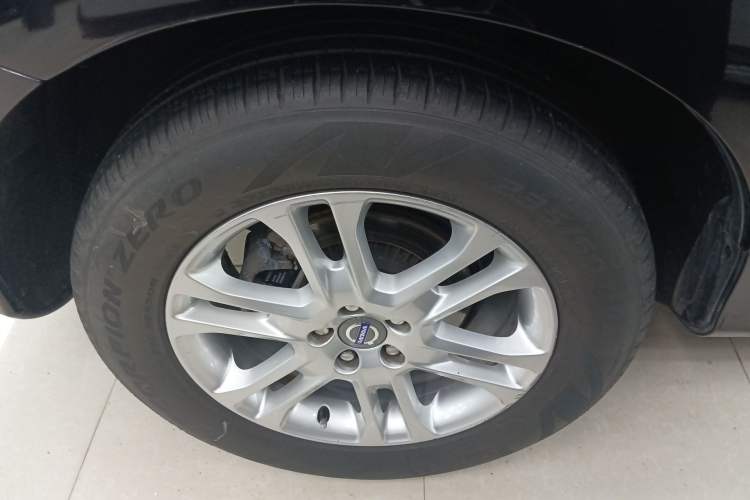 Used Volvo XC60 2015 T5 Smart Upgrade Model Exterior 5