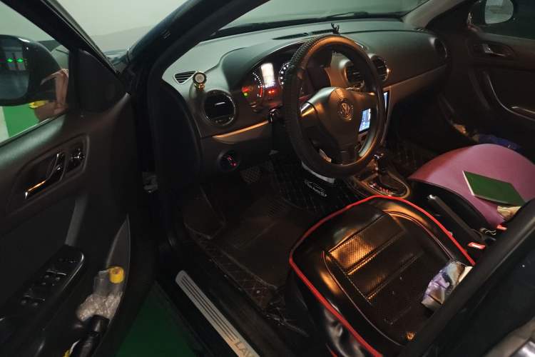 Used Volkswagen Lavida 2011 1.6L Automatic Premium Edition Driver Seat