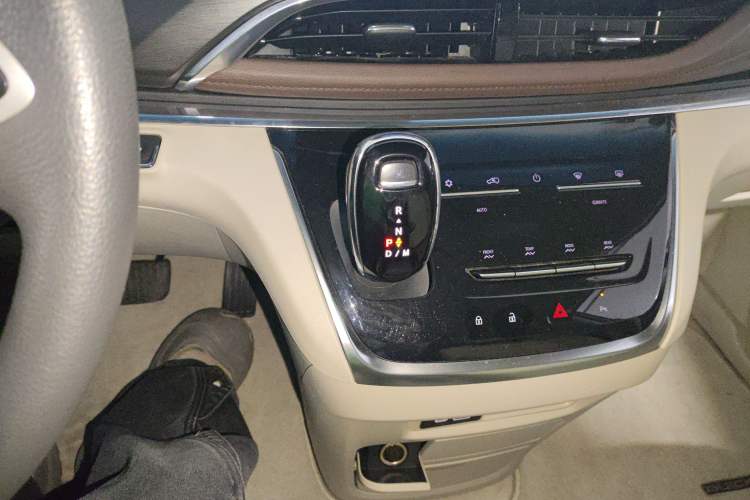 Used Buick GL8 2023 Land Executive Class Comfort Model