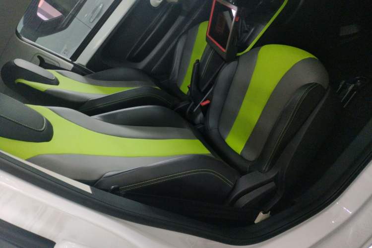 Used Roewe Clever 2021 302 km New Four-Seater Super-Efficient Version Right Front Seat