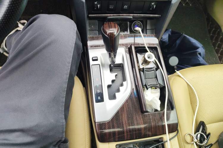 Used Toyota Camry 2015 Dual-Engine 2.5 HG Luxury Navigation Edition Gear Lever