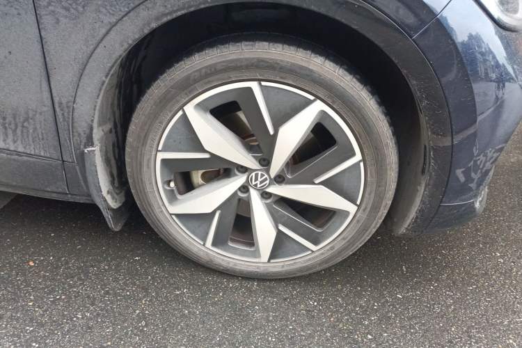 Used Volkswagen ID.4 CROZZ 2021 Long-Range PRO Two-Wheel Drive Version Right Front Wheel Hub
