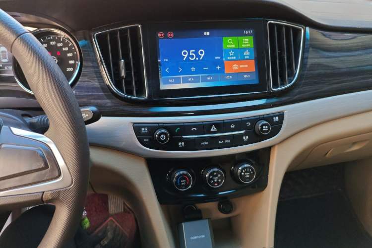 Used Baojun 730 2016 1.5L Manual Comfort Version 7 Seats China V Emission Standard Audio And AC Panel