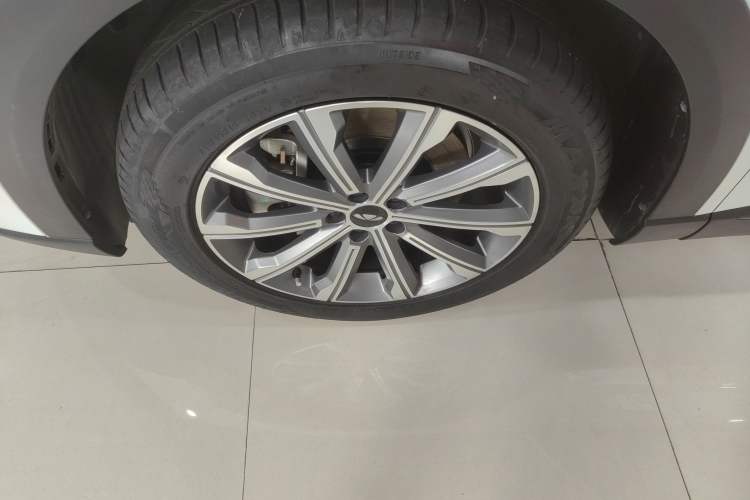 Used Chery Fengyun T9 2024 120 Long-Range Comfort Version 5-Seater with Ternary Lithium Battery Left Front Wheel Hub