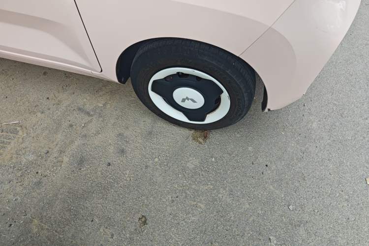 Used Wuling Hongguang MINIEV 2021 Macaron Premium Model – Lithium Iron Phosphate Right Front Wheel Hub