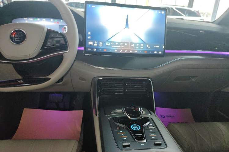 Used BYD Tang New Energy 2025 DM-i 115KM Cloud Ride Flagship Model
