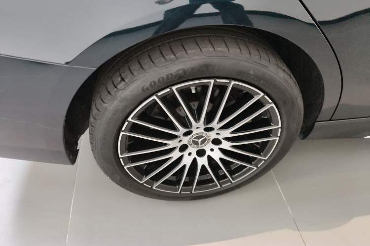 Used Mercedes-Benz C-Class 2023 Revised C 200 L Sport Edition Right Rear Wheel Hub