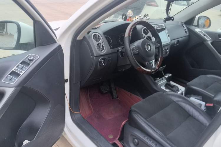 Used Volkswagen Tiguan 2010 2.0 TSI Automatic All-Wheel Drive Flagship Edition Driver Seat