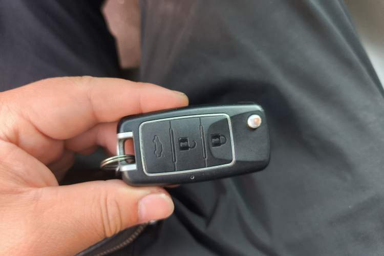 Used FORTHING Lingzhi 2020 M5L 1.6L Luxury 7-Seater Vehicle Key