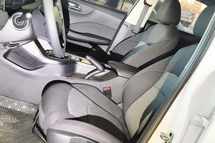 Used Roewe i5 2023 1.5L Manual Comfort Edition Left Front Seat