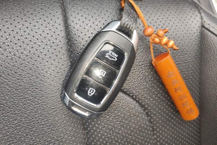 Used Hyundai Elantra 2023 1.5L CVT LUX Prestige Edition
