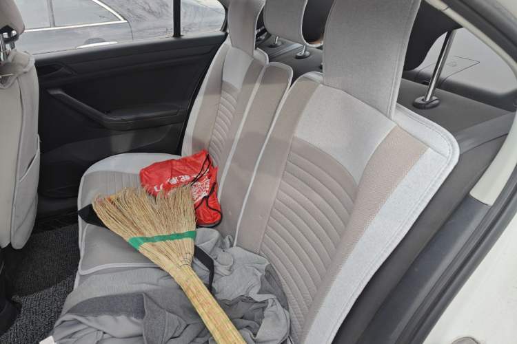 Used Volkswagen Jetta 2017 1.5L Manual Fashion Edition
