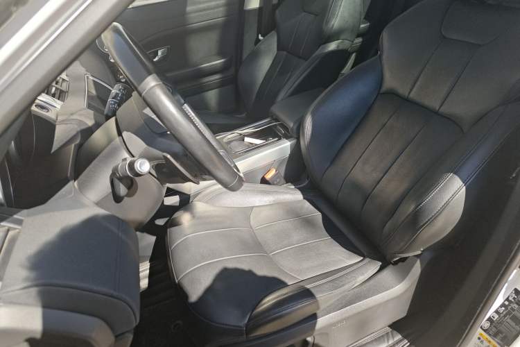 Used Land Rover Range Rover Evoque 2018 240 PS SE Smart Brilliance Edition
