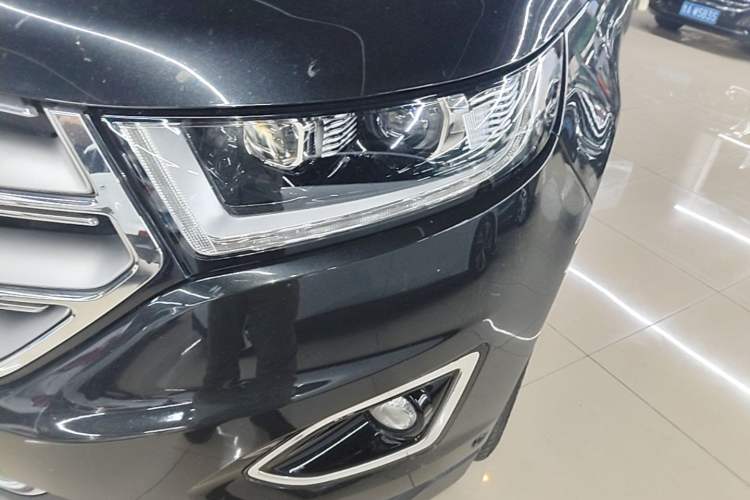 Used Ford Edge 2015 2.0T GTDi Four-Wheel Drive Prestige Model
