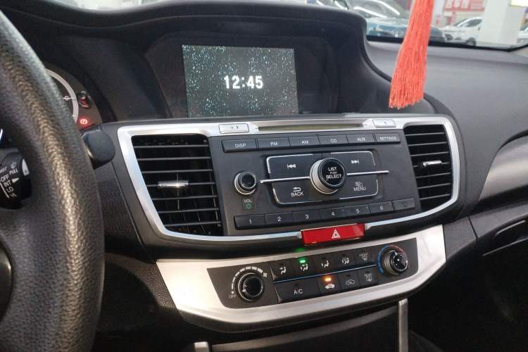 Used Honda Accord 2014 2.0L LX Comfort Edition Audio And AC Panel