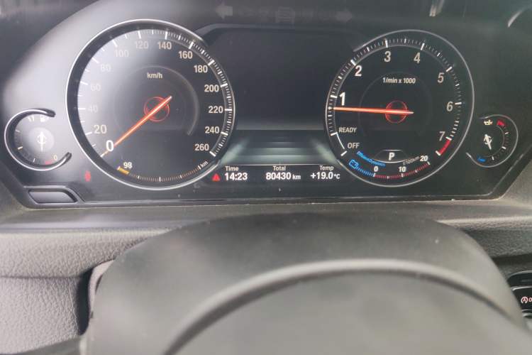 Used BMW 3 Series GT 2018 320i Sport Edition Odometer Close Up