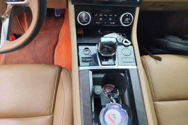 Used Jaguar XFL 2024 2.0T P250 Two-Wheel Drive Prestige Luxury Edition Gear Lever