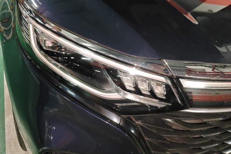 Used Roewe iMAX8 2021 400TGI Supreme Series Prestige Edition Right Front Headlight