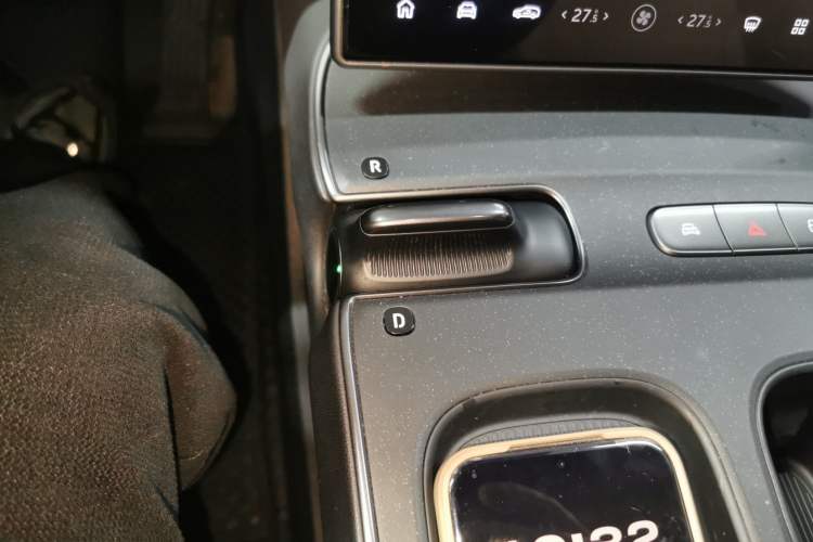 Used Nio ET5T 2023 75 kWh Touring Gear Lever