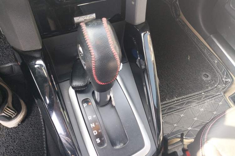 Used Ford EcoSport 2013 1.5L Automatic Prestige Model Gear Lever