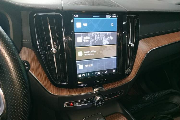 Used Volvo XC60 2024 B5 4x4 Smart Luxury Edition Audio And AC Panel