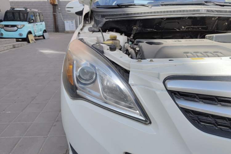 Used BAIC E Series 2012 Hatchback 1.5L Manual Leshang Version Right Front Headlight