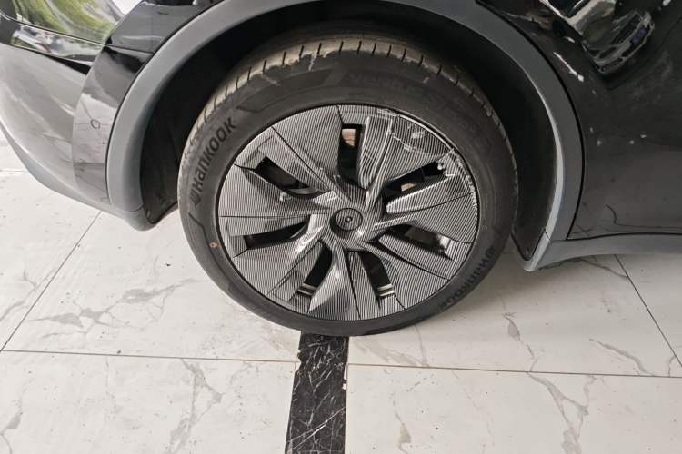 Used Tesla Model Y 2022 Long-Range All-Wheel-Drive Version