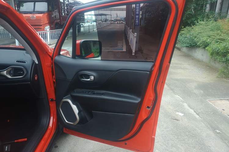 Used Jeep Renegade 2017 180T Automatic High-Energy Version