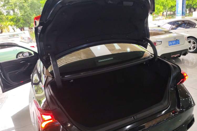 Used Toyota Avalon 2021 2.5L Touring Prestige SPORT Edition Trunk