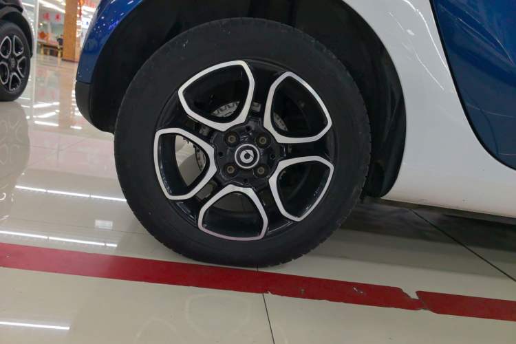 Used smart fortwo 2019 0.9T 66kW Hardtop Wind Power Edition China VI Exterior 5