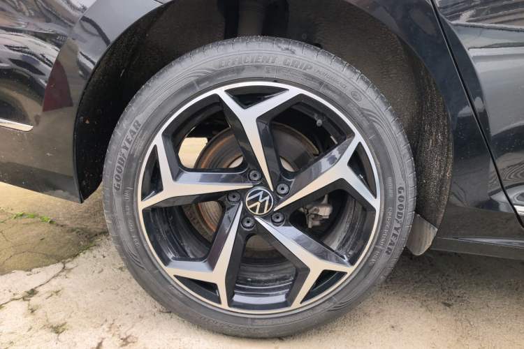 Used Volkswagen Passat 2023 Revised 330TSI Starry Elite Edition Right Rear Wheel Hub