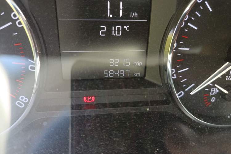 Used Skoda Octavia 2016 1.6L Automatic Chuanxing Edition Odometer Close Up