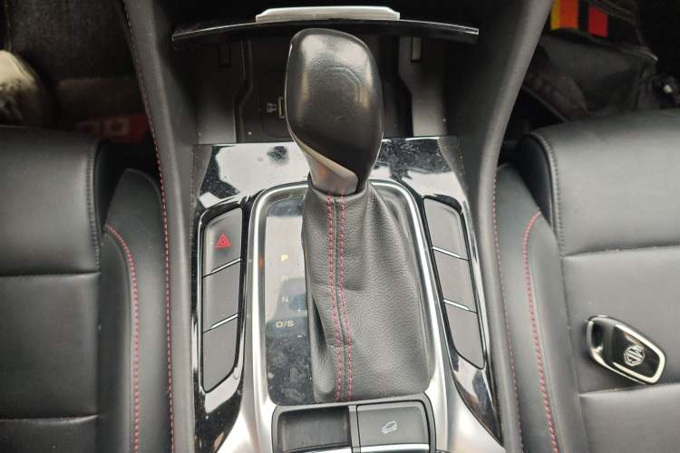 Used MG HS 2018 20T Automatic Two-Wheel Drive Hormone Dynamic Edition China V Standard Gear Lever