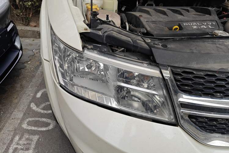 Used Dodge Journey 2013 2.4L Two-Wheel Drive Luxury Version