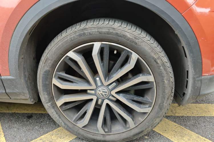 Used Volkswagen T-ROC 2018 280TSI DSG Two-Wheel-Drive Comfort Version China V Standard Right Front Wheel Hub