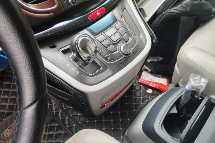 Used JAC Group Refine M5 2019 2.0T Gasoline Dual-Clutch Business Edition Gear Lever