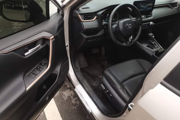 Used Toyota Wildlander 2024 2.0L CVT Two-Wheel Drive Luxury PLUS Edition