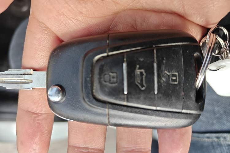 Used SAIC MAXUS Xintu V80 2021 2.0T AMT Classic Aoyuntong Short Wheelbase Mid-Roof 5/6-Seater