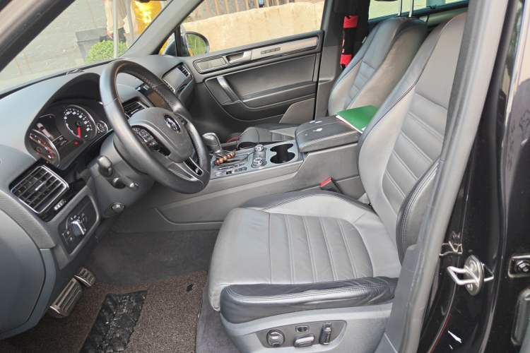 Used Volkswagen Touareg 2012 R-Line High-End Model
