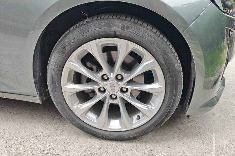 Used Cadillac CT5 2021 Revised 28T Luxury Version Right Front Wheel Hub