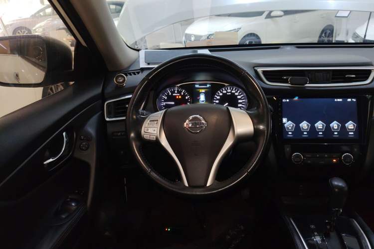Used Nissan X-Trail 2014 2.0L CVT Comfort Edition 2WD Steering Wheel